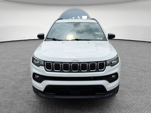 Used 2024 Jeep Compass Latitude AWD/4WD image 9