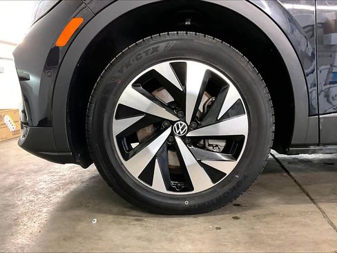 Used 2023 Volkswagen ID.4 Pro image 11