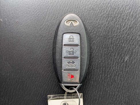 Used 2018 INFINITI Q70 Luxe RWD image 28