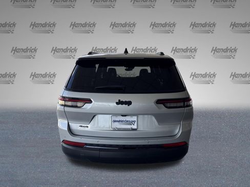 Used 2023 Jeep Grand Cherokee L Laredo image 8