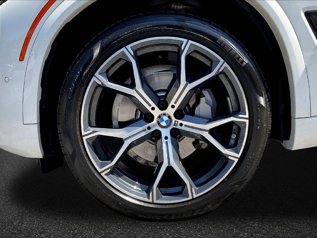Used 2022 BMW X5 xDrive40i w/ M Sport Package AWD/4WD image 27