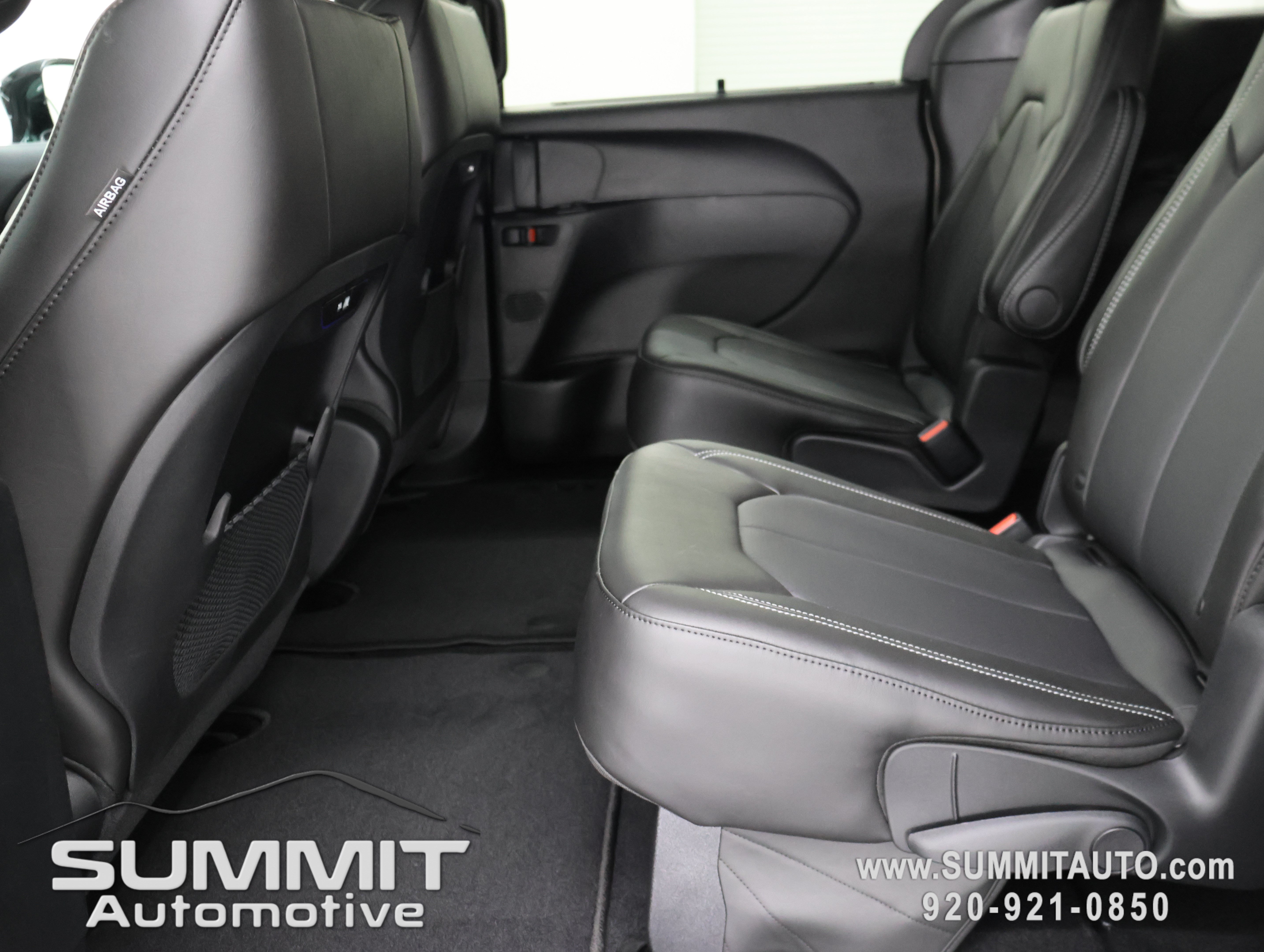 New 2027 Chrysler Pacifica Select AWD/4WD image 36