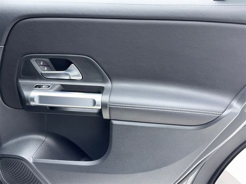 Used 2022 Mercedes-Benz GLB 250 image 52