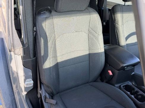 Used 2019 Jeep Wrangler Sport image 24