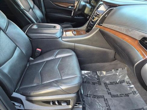 Used 2020 Cadillac Escalade Luxury RWD image 19