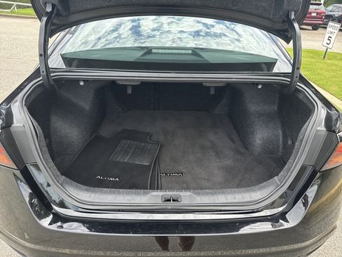 Used 2025 Nissan Altima 2.5 SV FWD image 8