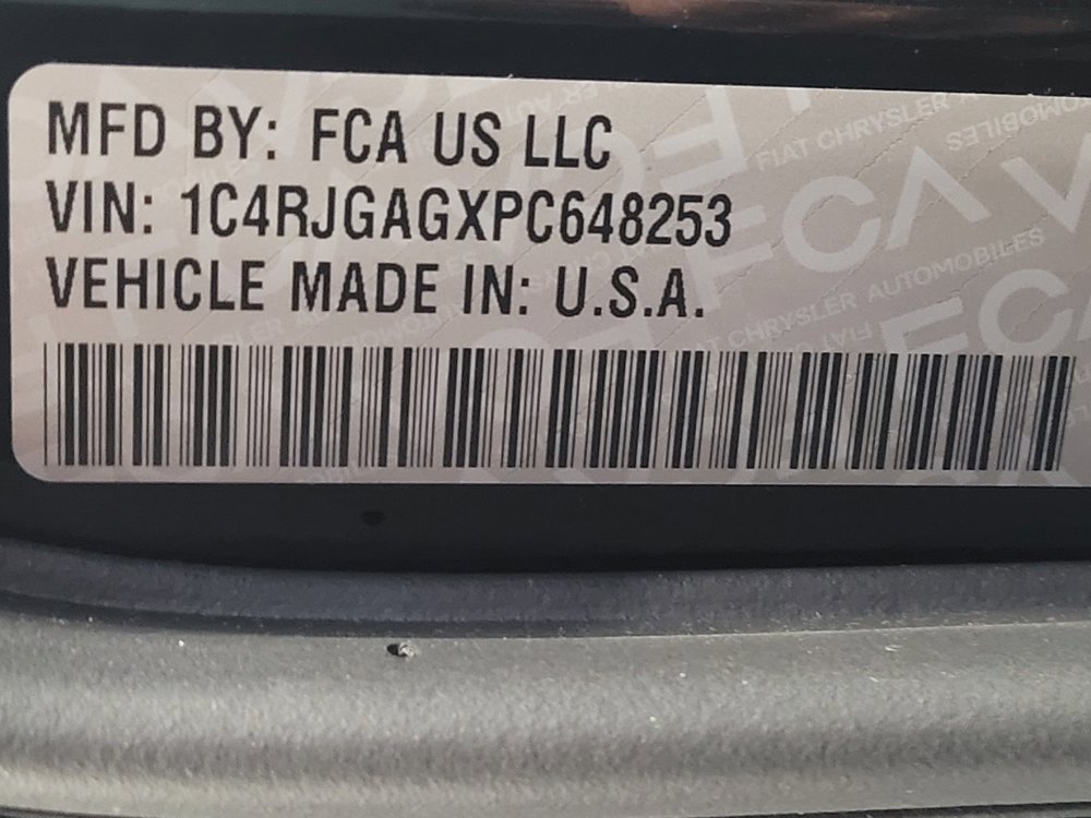 Used 2023 Jeep Grand Cherokee Altitude RWD image 33