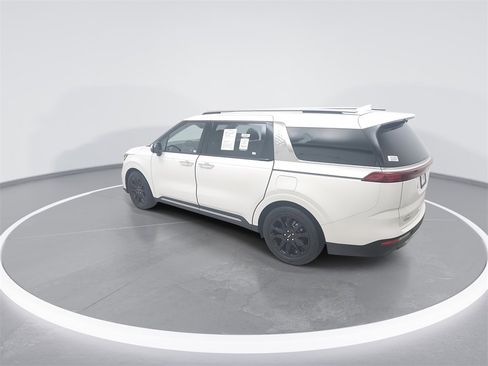 Used 2024 Kia Carnival SX Prestige image 5