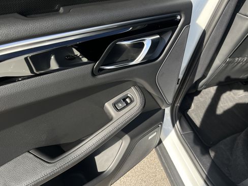 Certified 2024 Porsche Macan S image 26