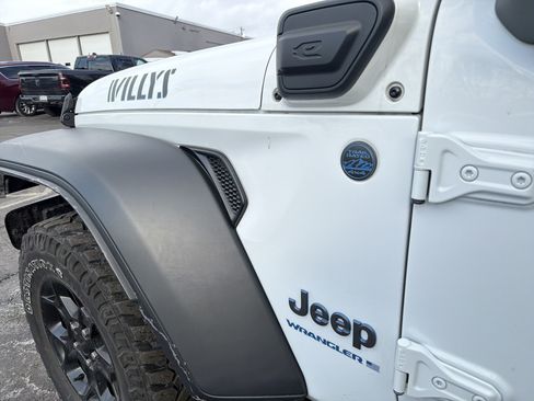 Used 2023 Jeep Wrangler Unlimited w/ Sun & Screen Package AWD/4WD image 32