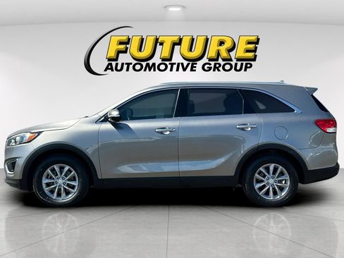 Used 2017 Kia Sorento FWD w/ LX Convenience Package image 7