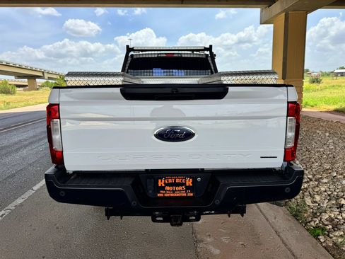 Used 2019 Ford F250 XL w/ Power Equipment Group RWD image 4