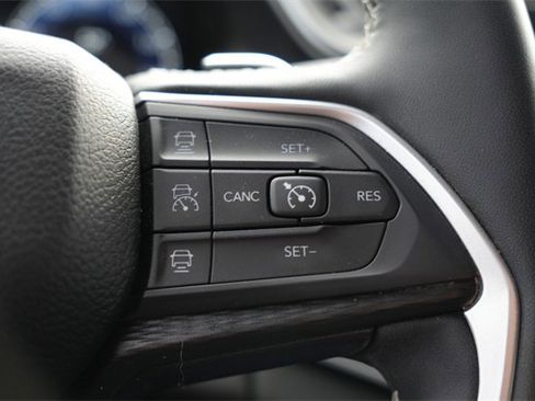 Used 2024 Jeep Grand Cherokee L Laredo image 14