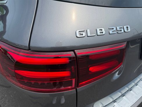 Used 2024 Mercedes-Benz GLB 250 GLB 250 image 17