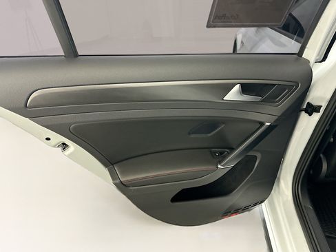 Used 2019 Volkswagen GTI SE FWD image 27