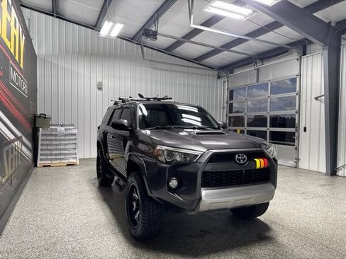 Used 2018 Toyota 4Runner TRD Off-Road w/ TRD Performance Package AWD/4WD image 29