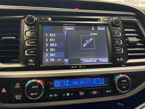 Used 2015 Toyota Highlander Limited image 24