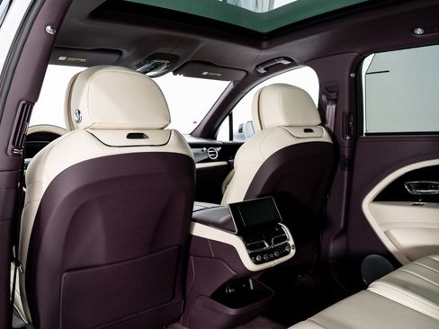 Certified 2023 Bentley Bentayga Extended Wheelbase image 23
