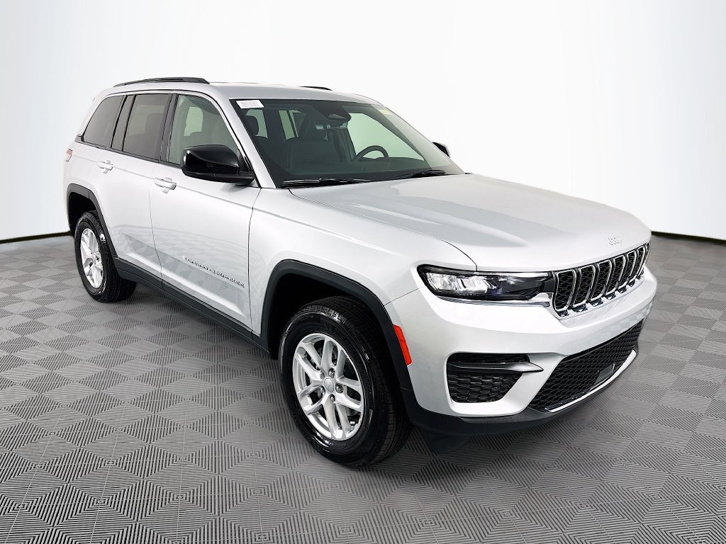 New 2026 Jeep Grand Cherokee Laredo AWD/4WD image 1