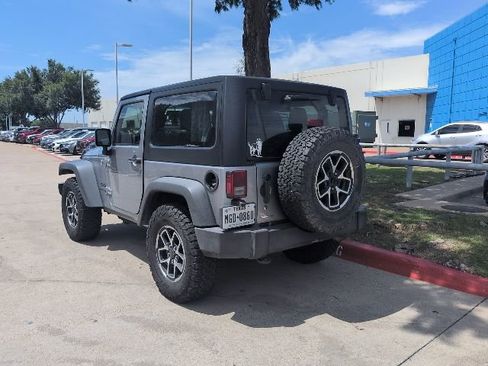 Used 2018 Jeep Wrangler Sport AWD/4WD image 3