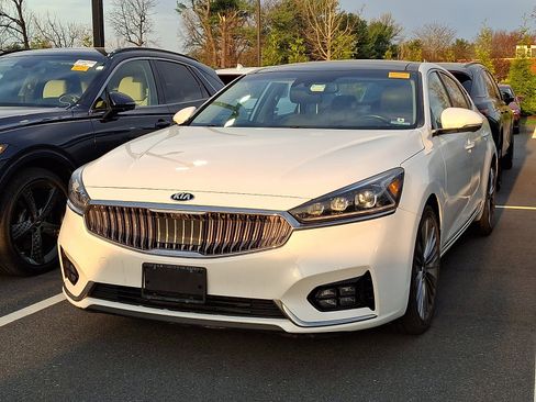 Used 2019 Kia Cadenza Limited image 2