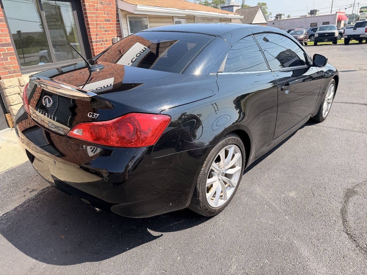 Used 2011 INFINITI G37 Convertible w/ Premium Pkg RWD image 8