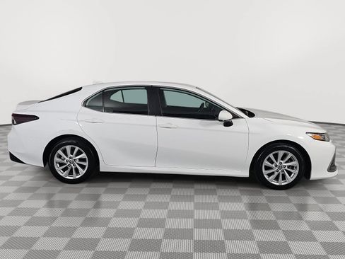 Used 2021 Toyota Camry LE FWD image 9