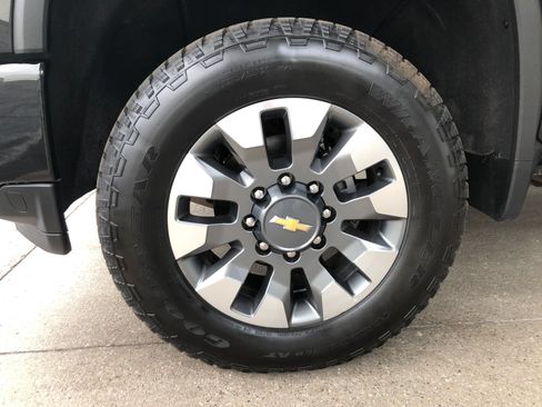 Used 2022 Chevrolet Silverado 2500 Custom w/ Custom Convenience Package AWD/4WD image 4