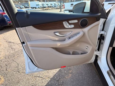 Used 2022 Mercedes-Benz GLC 300 4MATIC image 17