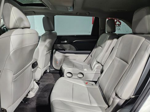 Used 2015 Toyota Highlander Limited FWD image 36