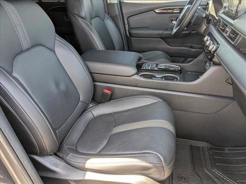 Used 2025 Honda Pilot Touring image 21