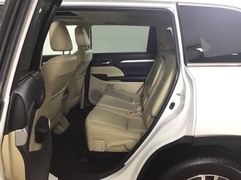 Used 2016 Toyota Highlander XLE image 21