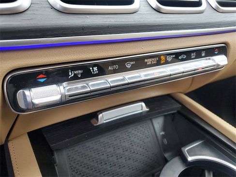 Used 2025 Mercedes-Benz GLE 450e 4MATIC image 32