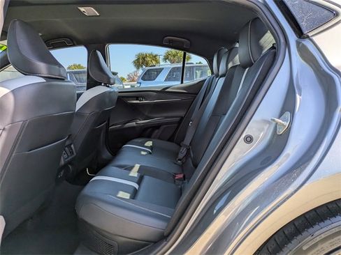 Used 2025 Toyota Camry SE image 13