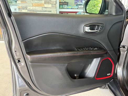 Used 2021 Jeep Compass Trailhawk w/ Sun and Sound Group AWD/4WD image 8