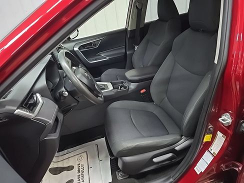 Used 2019 Toyota RAV4 LE w/ All Weather Liner Package AWD/4WD image 32