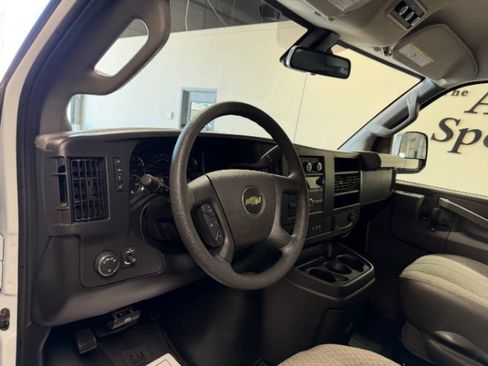 Used 2025 Chevrolet Express 3500 LT w/ LT Preferred Equipment Group RWD image 12