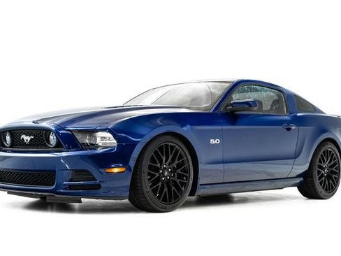 Used 2014 Ford Mustang GT RWD image 8