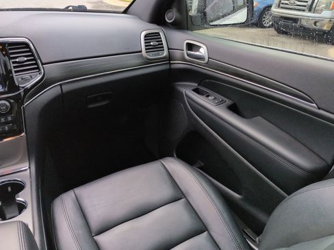 Certified 2022 Jeep Grand Cherokee Limited w/ Trailer Tow Group IV image 16