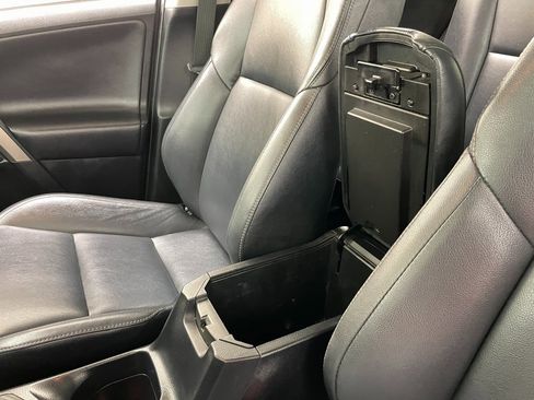 Used 2014 Toyota RAV4 Limited image 30