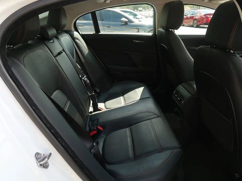 Used 2018 Jaguar XE Prestige image 20