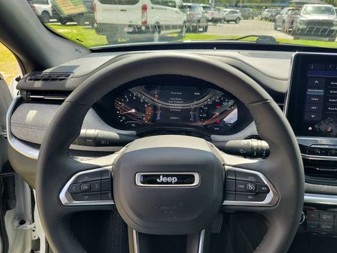 Used 2024 Jeep Compass Latitude w/ Altitude Special Edition AWD/4WD image 26