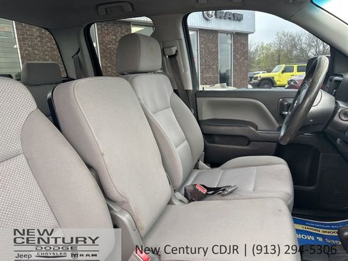 Used 2017 Chevrolet Silverado 1500 Custom w/ Custom Convenience Package AWD/4WD image 15