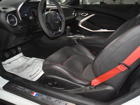 Used 2018 Chevrolet Camaro ZL1 RWD image 38