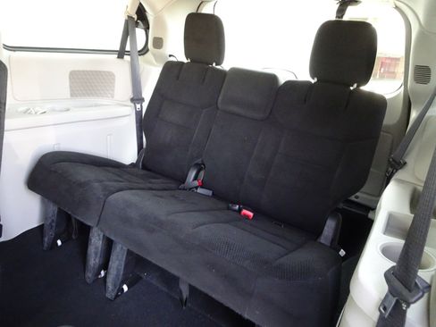 Used 2016 Dodge Grand Caravan SE w/ Quick Order Package 29E SE image 12