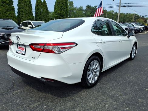 Used 2018 Toyota Camry LE w/ Convenience Package FWD image 2