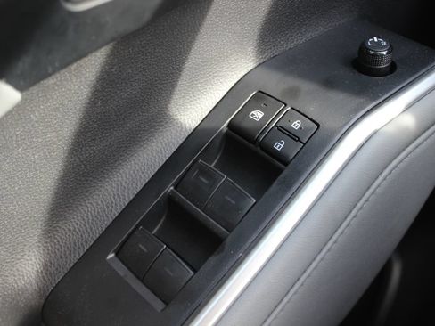 Used 2024 Toyota Highlander XLE AWD/4WD image 19