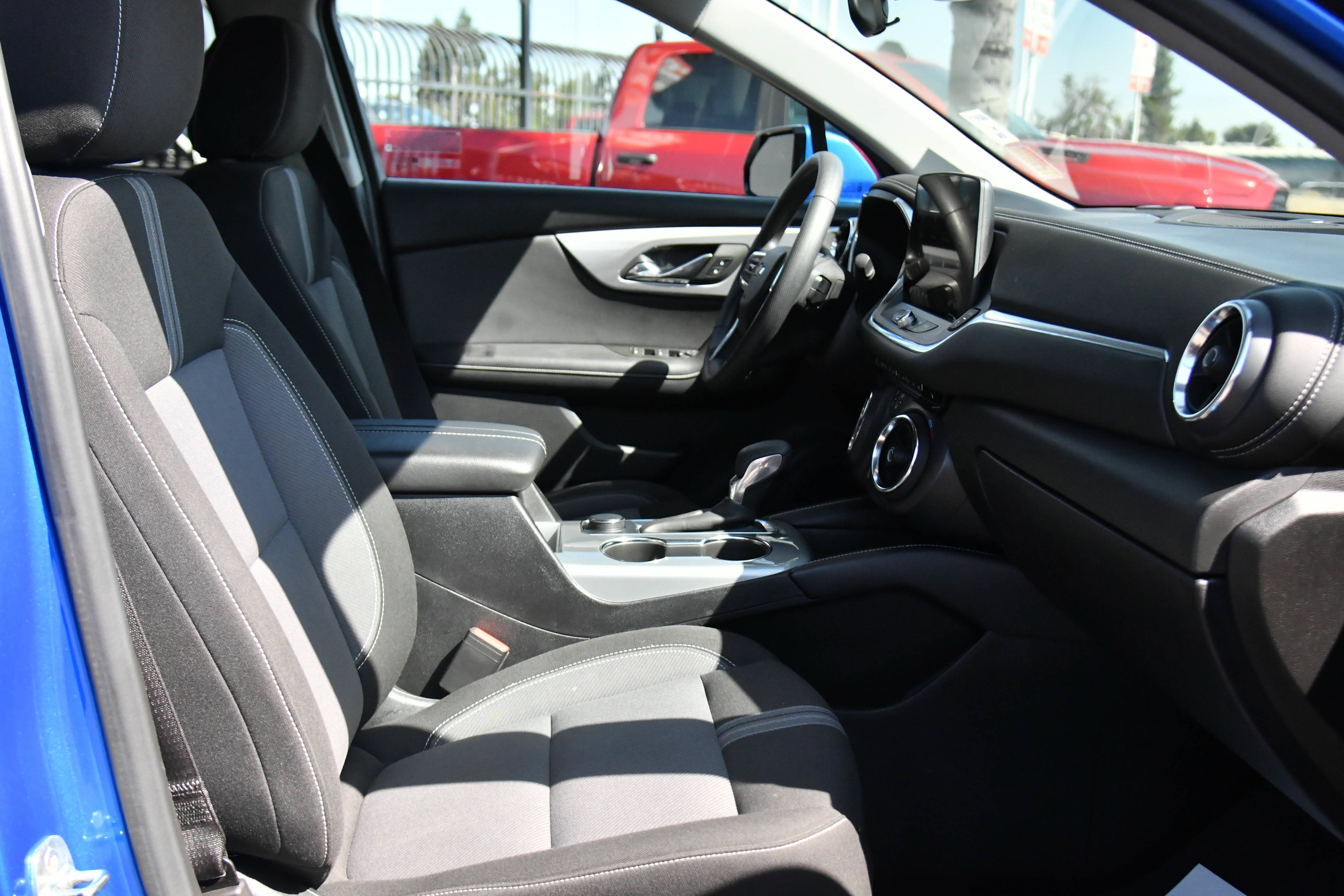 Used 2025 Chevrolet Blazer LT FWD image 44