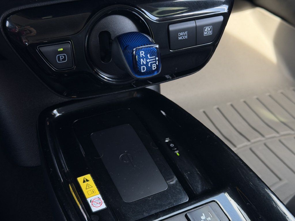 Used 2022 Toyota Prius FWD image 19