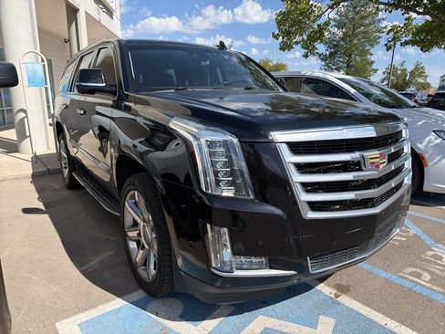 Used 2019 Cadillac Escalade Premium Luxury AWD/4WD image 3